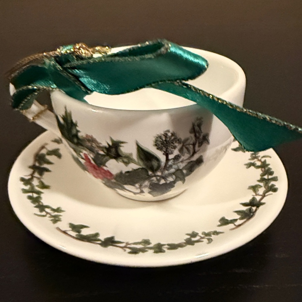 Portmeirion The Holly and The Ivy Teacup and Saucer Christmas Ornament - Picture 6 of 7